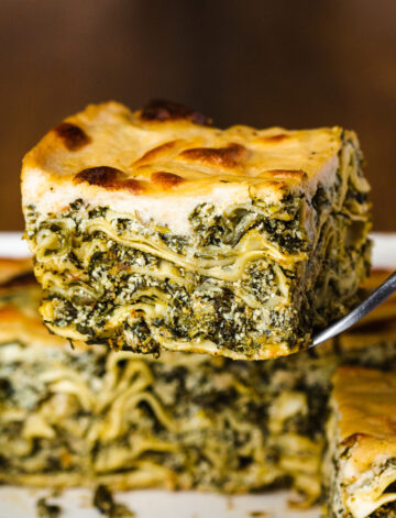 Lasanha de Brócolis com ricota vegetal e tofu defumado